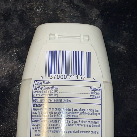 Crest toothpaste - Picture 4 of 7